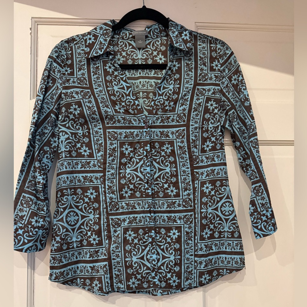 Ann Taylor V-Neck Button Down Blouse With Classic Collar